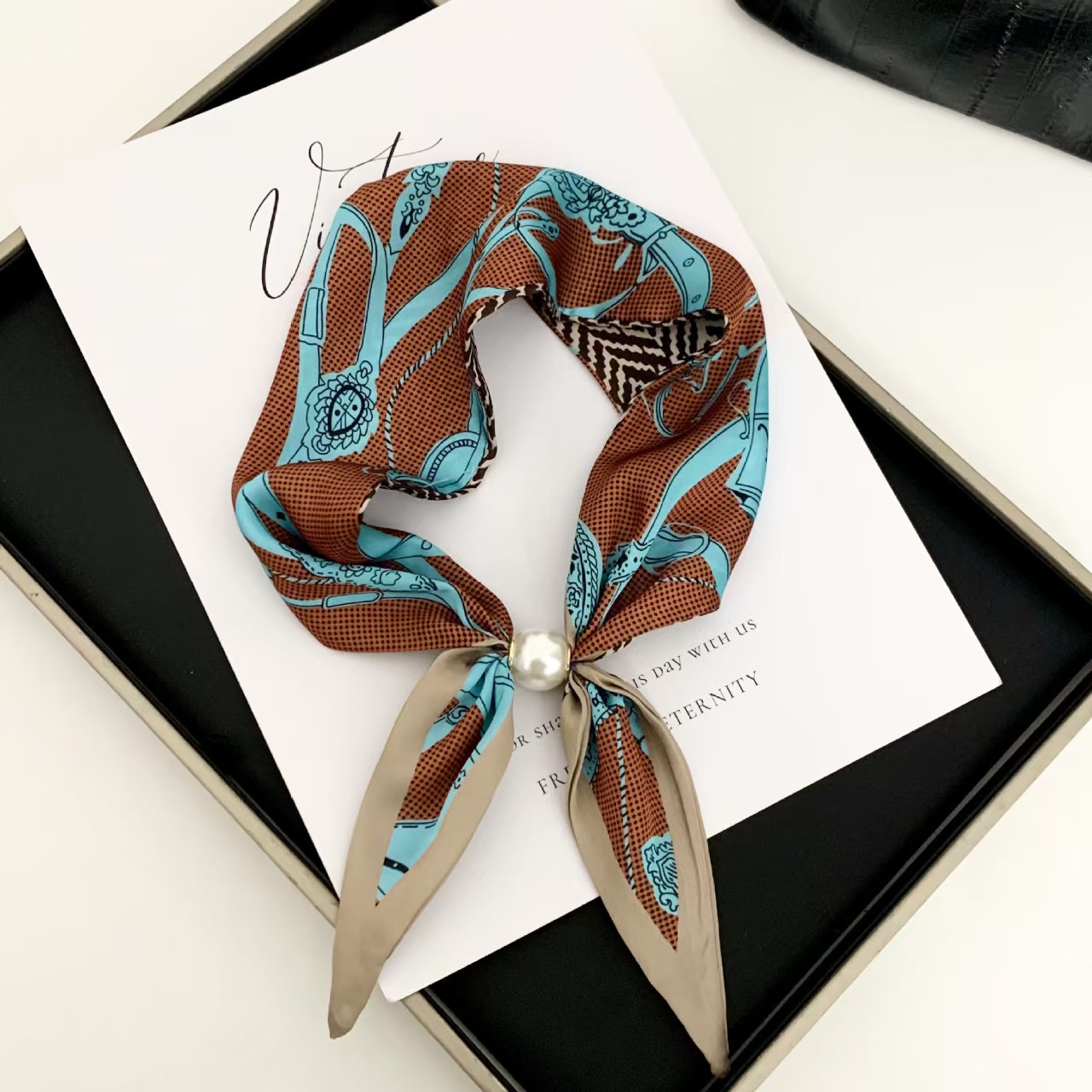 Face Scarf Mask - Koreaanse stijl elegante parel magnetische sjaal
